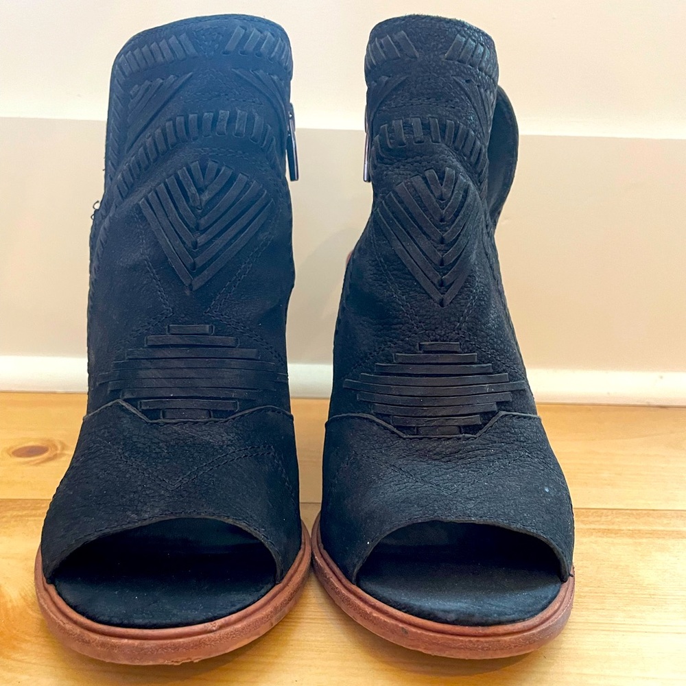 Vince camuto black booties